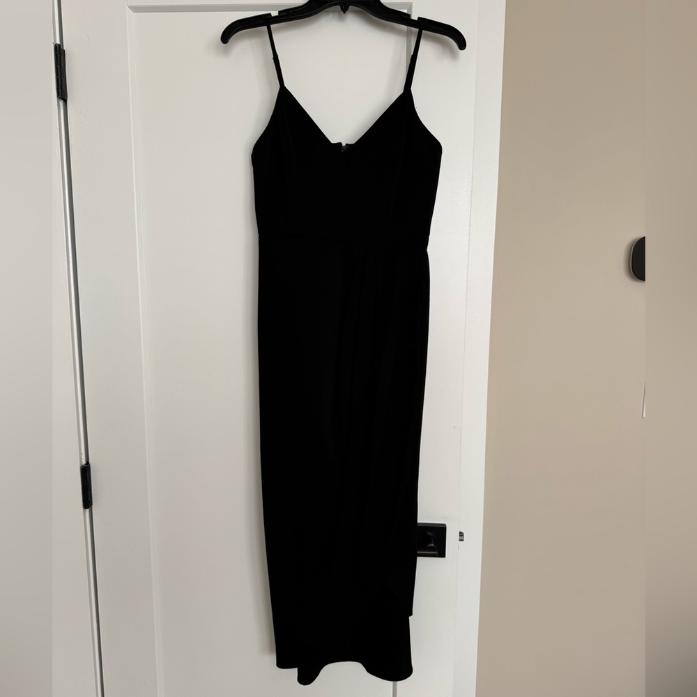 Lulu’s black wedding guest dress. Spaghetti straps. Ankle length. V neck. size S